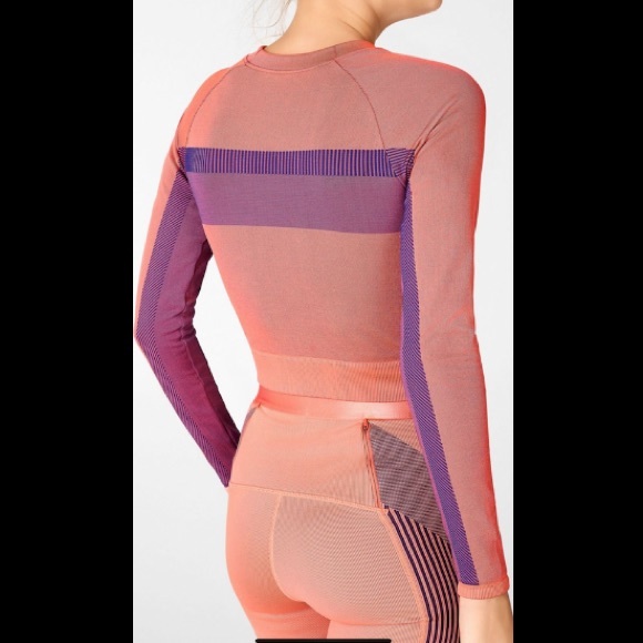 Fabletics Ultra High-Waisted Seamless Sprint Short - Picture 9 of 10